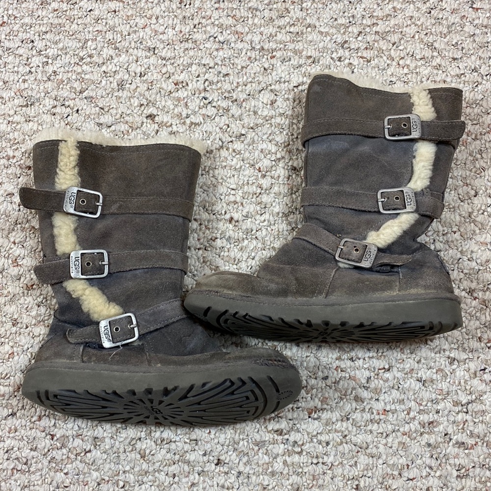 UGG girls size 3 gray fleece lined boots zip up
